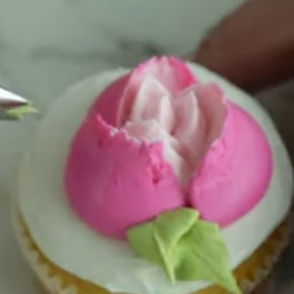 Wilton Easy Blooms Tip Set, 4-Piece Flower Tips - Picture 5 of 8